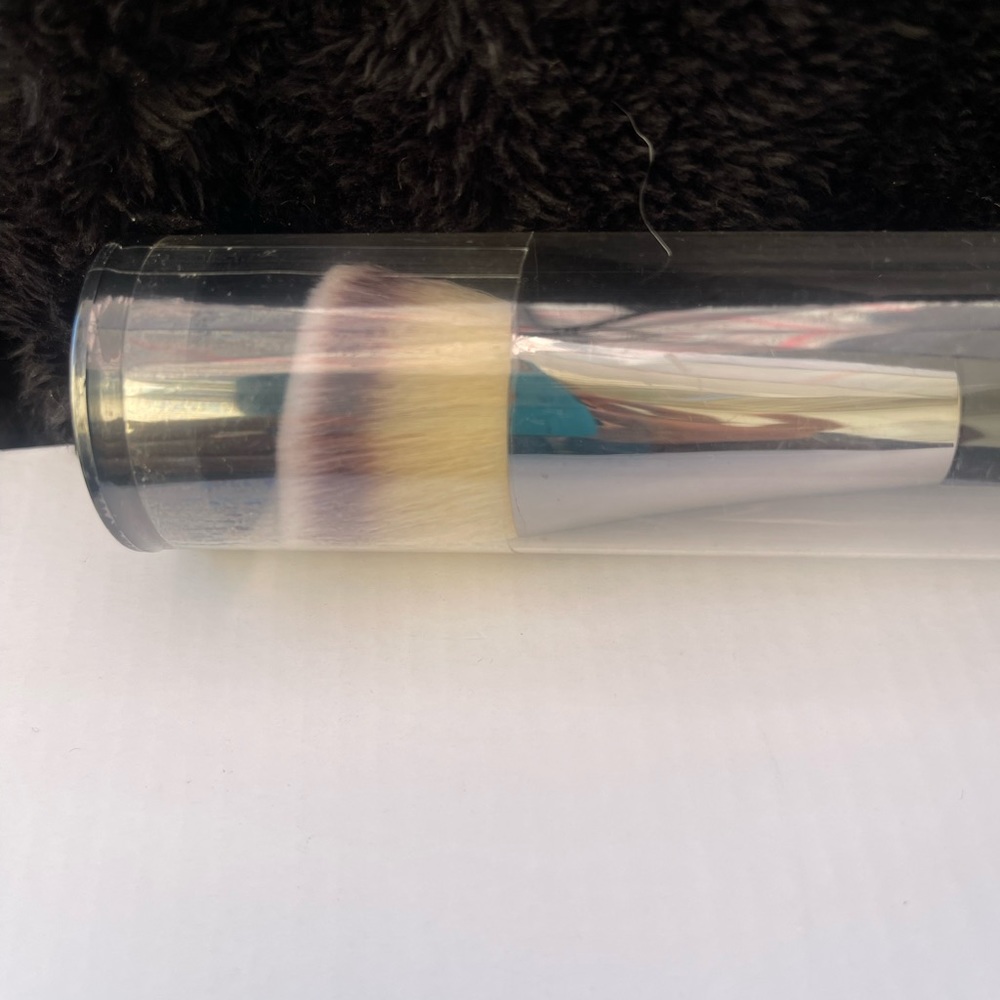 IT Cosmetics Heavenly Luxe Bye Bye Foundation Brush #22 - Picture 6 of 7